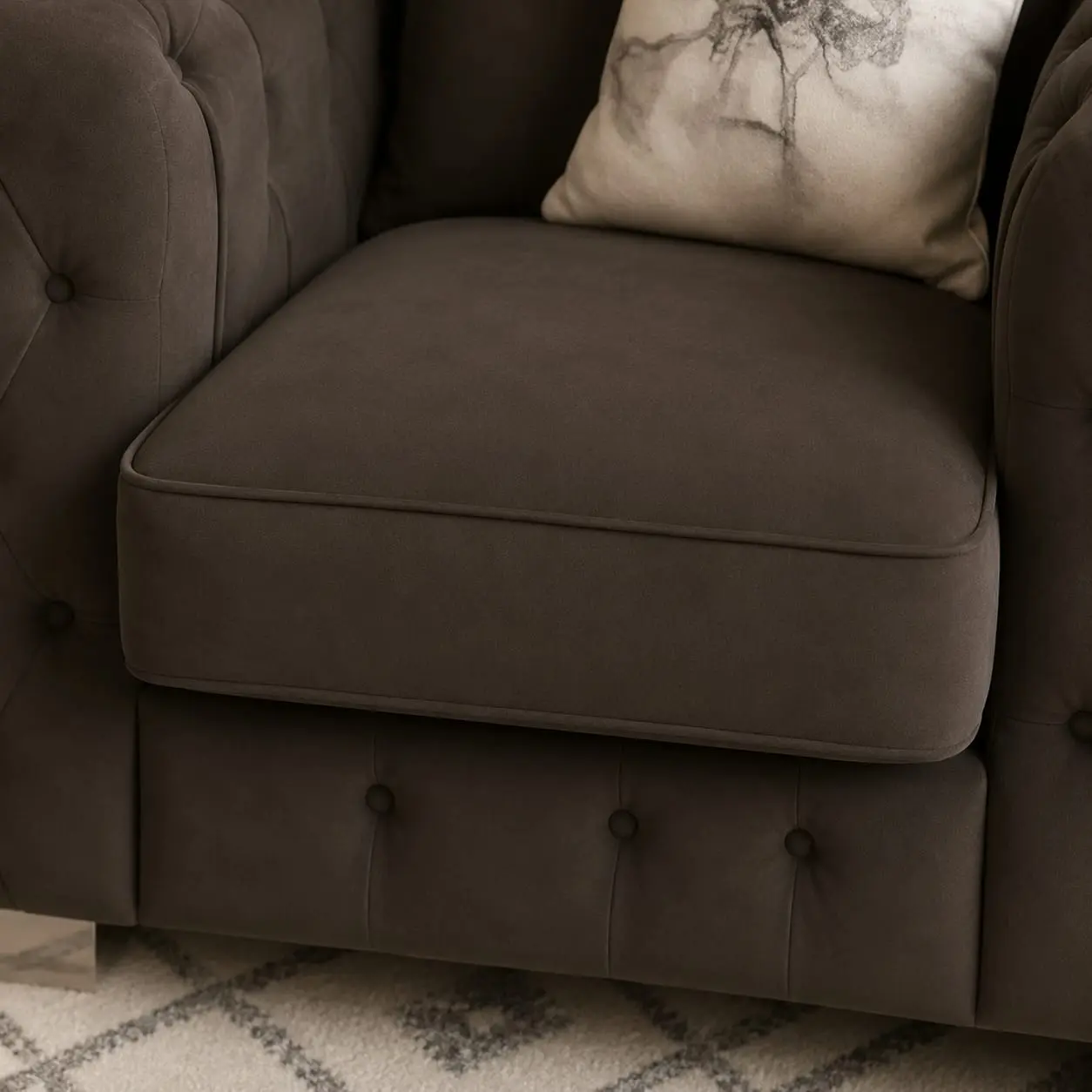 Ashton velvet Armchair sofa - Seat closeup