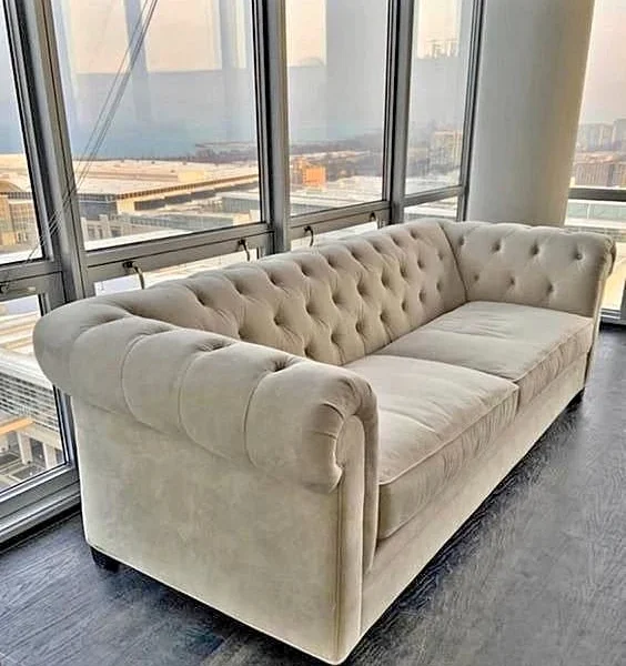 Oxford_Charm_Buttoned_3